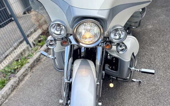 Gebrauchtmotorrad Harley-Davidson CVO FLHTCUSE Ultra Classic Electra Glide - Bild 4 Gebrauchtmotorrad Harley-Davidson CVO FLHTCUSE Ultra Classic Electra Glide - Bild 4