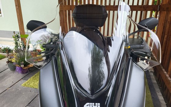 Gebrauchtmotorrad Suzuki Burgman 400 - Bild 1 Gebrauchtmotorrad Suzuki Burgman 400 - Bild 1