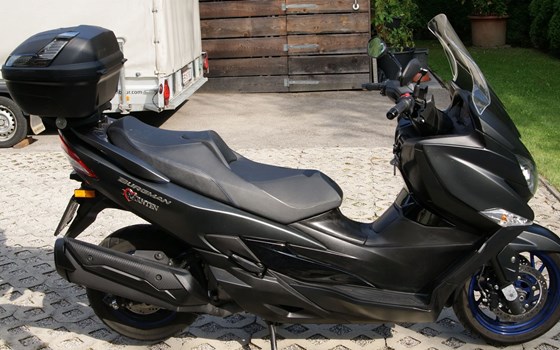 Gebrauchtmotorrad Suzuki Burgman 400 - Bild 4 Gebrauchtmotorrad Suzuki Burgman 400 - Bild 4
