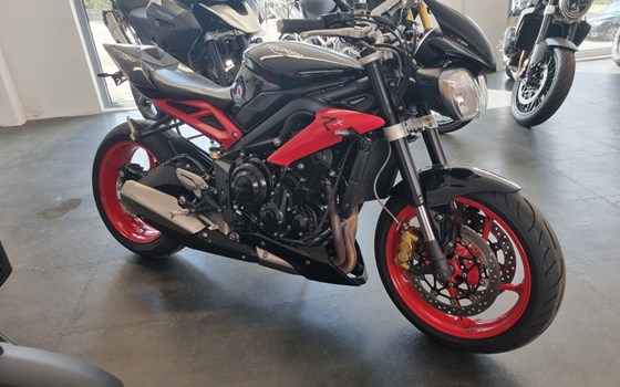 Gebrauchtmotorrad Triumph Street Triple - Bild 2
