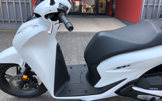 Gebrauchtmotorrad Honda SH125i - Bild 4