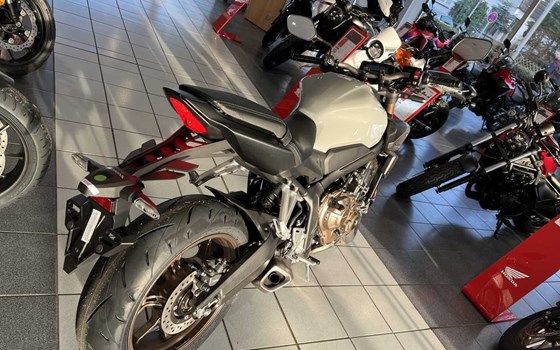 Neufahrzeug Honda CB650R E-Clutch - Bild 14