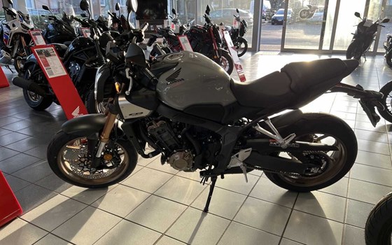 Neufahrzeug Honda CB650R E-Clutch - Bild 17