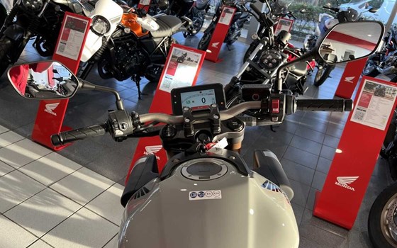 Neufahrzeug Honda CB650R E-Clutch - Bild 8
