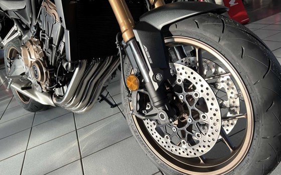 Neufahrzeug Honda CB650R E-Clutch - Bild 9