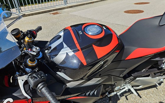 Gebrauchtmotorrad Aprilia RSV 4 Factory - Bild 17 Gebrauchtmotorrad Aprilia RSV 4 Factory - Bild 17