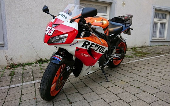 Gebrauchtmotorrad Honda CBR1000RR Fireblade - Bild 3