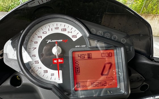 Gebrauchtmotorrad Aprilia Tuono V4 R APRC ABS - Bild 10 Gebrauchtmotorrad Aprilia Tuono V4 R APRC ABS - Bild 10