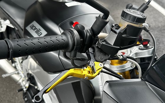 Gebrauchtmotorrad Aprilia Tuono V4 R APRC ABS - Bild 5 Gebrauchtmotorrad Aprilia Tuono V4 R APRC ABS - Bild 5