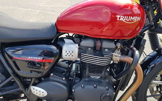Gebrauchtmotorrad Triumph Street Twin - Bild 7