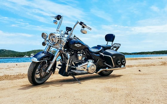 Gebrauchtmotorrad Harley-Davidson Road King Classic FLHRC - Bild 2 Gebrauchtmotorrad Harley-Davidson Road King Classic FLHRC - Bild 2