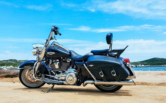 Gebrauchtmotorrad Harley-Davidson Road King Classic FLHRC - Bild 3 Gebrauchtmotorrad Harley-Davidson Road King Classic FLHRC - Bild 3