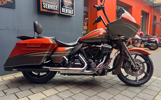 Gebrauchtmotorrad Harley-Davidson CVO Road Glide FLTRXSE - Bild 2 Gebrauchtmotorrad Harley-Davidson CVO Road Glide FLTRXSE - Bild 2