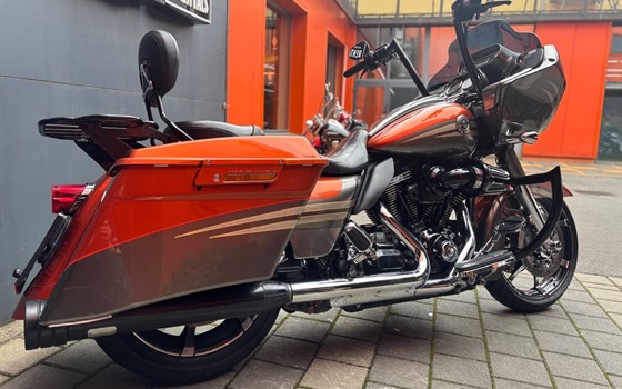 Gebrauchtmotorrad Harley-Davidson CVO Road Glide FLTRXSE - Bild 3 Gebrauchtmotorrad Harley-Davidson CVO Road Glide FLTRXSE - Bild 3