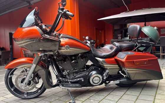 Gebrauchtmotorrad Harley-Davidson CVO Road Glide FLTRXSE - Bild 8 Gebrauchtmotorrad Harley-Davidson CVO Road Glide FLTRXSE - Bild 8