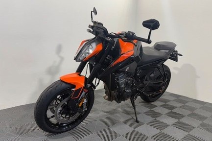 KTM 890 Duke