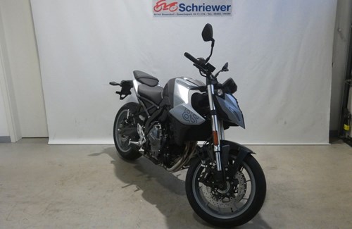 Neumotorrad Suzuki GSX-8S