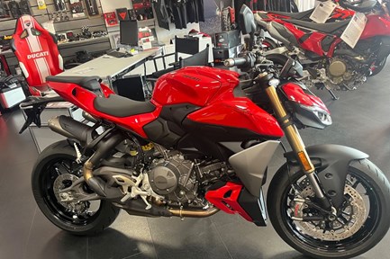 Ducati Streetfighter V2