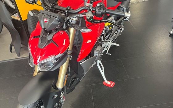 Gebrauchtmotorrad Ducati Streetfighter V2 - Bild 2