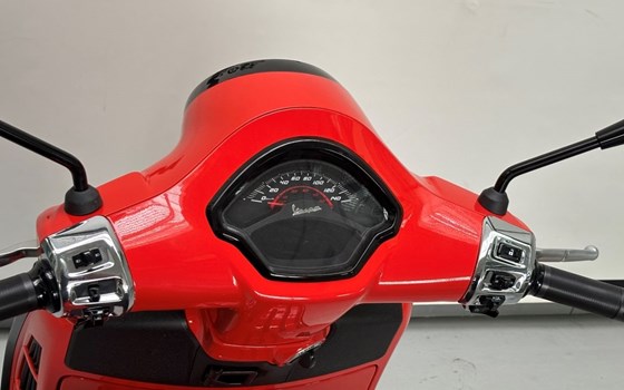 Neufahrzeug Vespa GTS 125 Super Sport - Bild 11