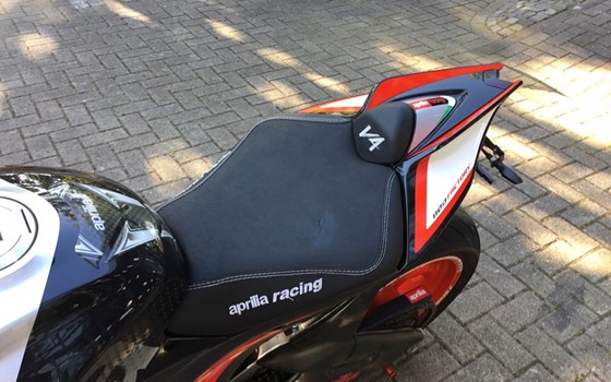 Gebrauchtmotorrad Aprilia Tuono V4 1100 Factory - Bild 12