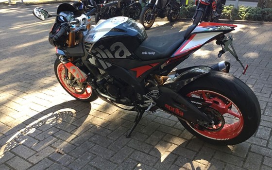 Gebrauchtmotorrad Aprilia Tuono V4 1100 Factory - Bild 5