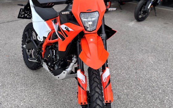 Neufahrzeug KTM 125 Enduro R - Bild 2 Neufahrzeug KTM 125 Enduro R - Bild 2