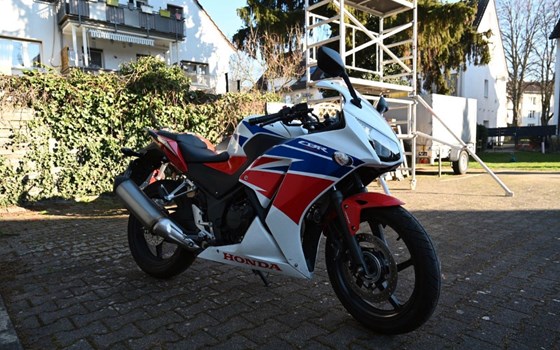 Gebrauchtmotorrad Honda CBR 300 R - Bild 3
