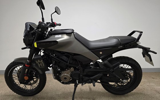 Gebrauchtmotorrad Husqvarna Svartpilen 125 - Bild 2
