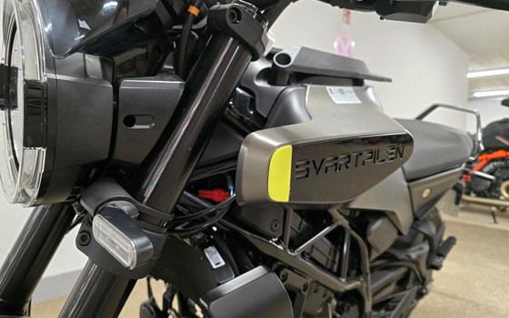 Gebrauchtmotorrad Husqvarna Svartpilen 125 - Bild 3