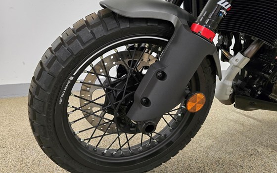 Gebrauchtmotorrad Husqvarna Svartpilen 125 - Bild 4