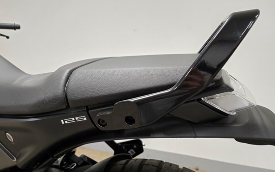 Gebrauchtmotorrad Husqvarna Svartpilen 125 - Bild 6