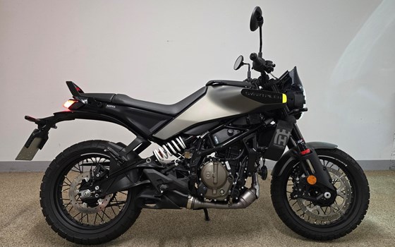 Gebrauchtmotorrad Husqvarna Svartpilen 125 - Bild 1