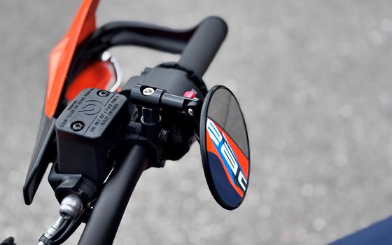 Gebrauchtmotorrad KTM 690 SMC R - Bild 3 Gebrauchtmotorrad KTM 690 SMC R - Bild 3