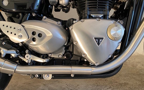 Gebrauchtmotorrad Triumph Thruxton 1200R - Bild 2 Gebrauchtmotorrad Triumph Thruxton 1200R - Bild 2