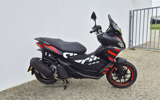 Gebrauchtmotorrad Aprilia SR GT Replica 200 - Bild 2 Gebrauchtmotorrad Aprilia SR GT Replica 200 - Bild 2