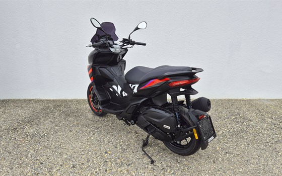 Gebrauchtmotorrad Aprilia SR GT Replica 200 - Bild 3 Gebrauchtmotorrad Aprilia SR GT Replica 200 - Bild 3