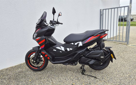 Gebrauchtmotorrad Aprilia SR GT Replica 200 - Bild 4 Gebrauchtmotorrad Aprilia SR GT Replica 200 - Bild 4
