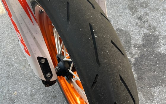 Gebrauchtmotorrad KTM 690 SMC R - Bild 2 Gebrauchtmotorrad KTM 690 SMC R - Bild 2