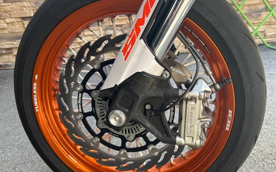 Gebrauchtmotorrad KTM 690 SMC R - Bild 3 Gebrauchtmotorrad KTM 690 SMC R - Bild 3