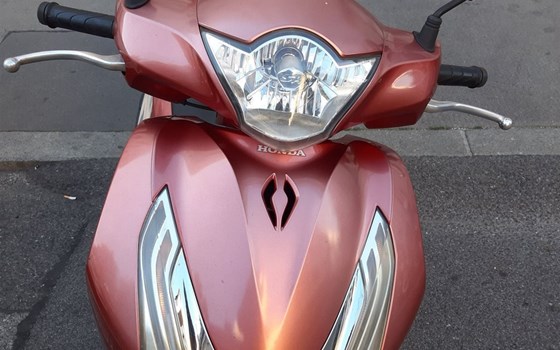 Gebrauchtmotorrad Honda SH125i - Bild 5 Gebrauchtmotorrad Honda SH125i - Bild 5