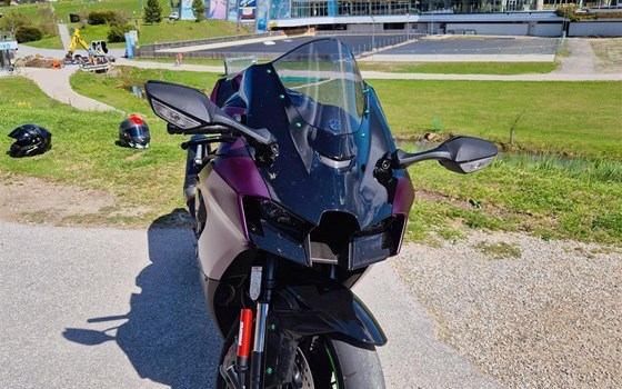 Gebrauchtmotorrad Kawasaki Ninja ZX-10R - Bild 1 Gebrauchtmotorrad Kawasaki Ninja ZX-10R - Bild 1