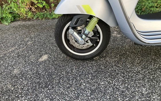 Gebrauchtmotorrad Vespa GTS 125 Super Tech - Bild 3 Gebrauchtmotorrad Vespa GTS 125 Super Tech - Bild 3