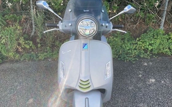 Gebrauchtmotorrad Vespa GTS 125 Super Tech - Bild 4 Gebrauchtmotorrad Vespa GTS 125 Super Tech - Bild 4