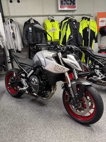 Suzuki GSX-8S 1985,-€ Preisvorteil, NT Umbau und LED Blinker