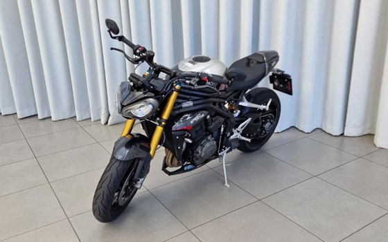 Gebrauchtmotorrad Triumph Speed Triple 1200 RS - Bild 6 Gebrauchtmotorrad Triumph Speed Triple 1200 RS - Bild 6