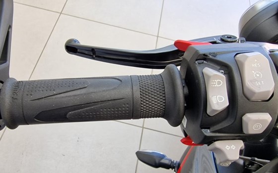 Gebrauchtmotorrad Triumph Speed Triple 1200 RS - Bild 8