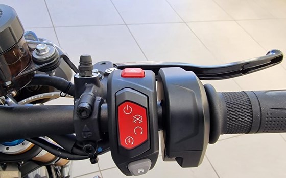 Gebrauchtmotorrad Triumph Speed Triple 1200 RS - Bild 9