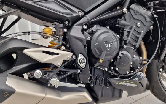 Gebrauchtmotorrad Triumph Street Triple RS - Bild 11 Gebrauchtmotorrad Triumph Street Triple RS - Bild 11