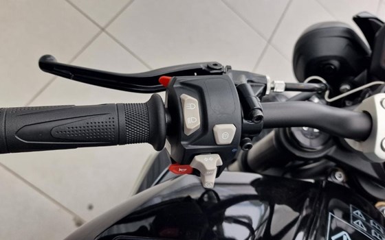Gebrauchtmotorrad Triumph Street Triple RS - Bild 8